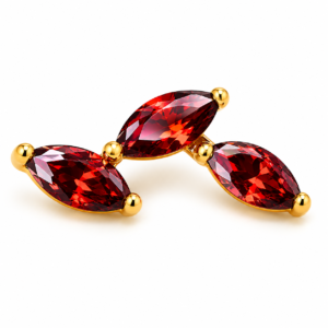 Piercing Topo em Titânio PVD Gold Cluster com 3 Zircônias Navete Vermelhas (Garnet)
