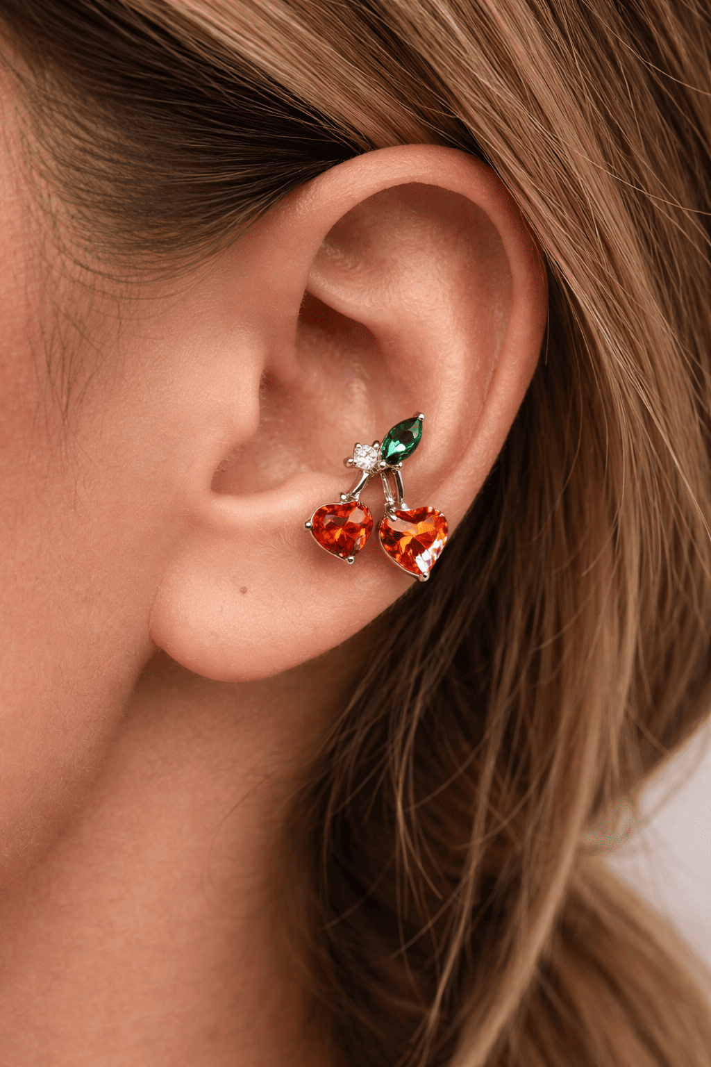 Topo de Piercing Cerejas em Formato de Coração em Titânio - Imagem 2